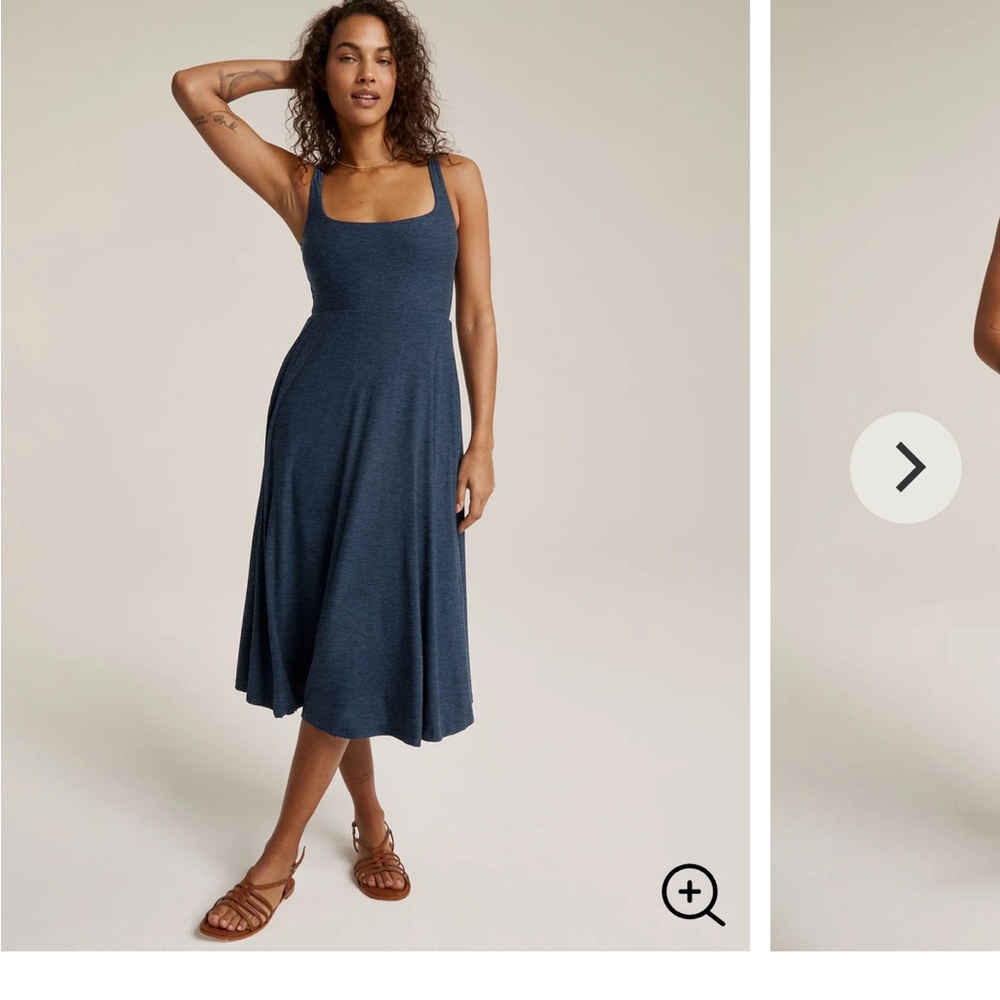Beyond Yoga Featherweight At The Ready Square Neck Dress Size Small in Navy